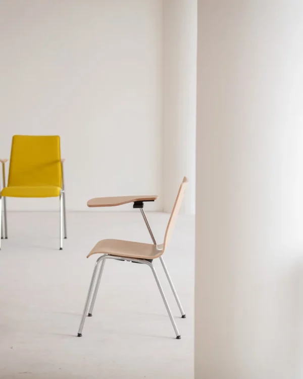 Design création studio RIM siège de bureau Sitty SI 4102 situation Création de meubles de bureau personnalisés pour professionnel