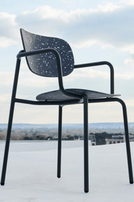 furniture for good siège arma uso design creation studio Conception de mobilier de bureau sur mesure pour professionnel