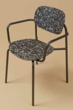 furniture for good siège arma uso noir design creation studio Fabrication de meubles de bureau personnalisés