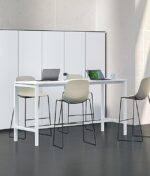 Table haute pour travail en collectivité Fournisseur de mobilier de bureau professionnel pour entreprise