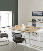 Table de direction pour recevoir votre personnel Solutions de mobilier de bureau sur mesure pour professionnel