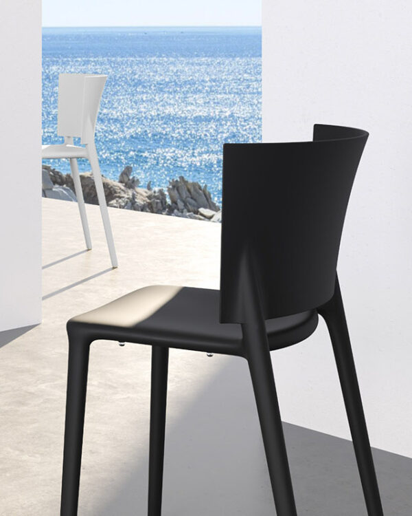 Africa chair issu de plastique recyclé marque Vondom dessinée par Eugeni Quillet pour extérieur