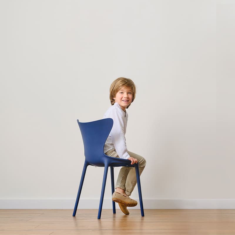 Chaise Love pour enfant design moderne et ergonomique design creation studio