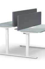 Bureau double ADEMA + Clen avec séparateurs acoustiques, idéal pour optimiser l'espace de travail tout en offrant intimité et confort.