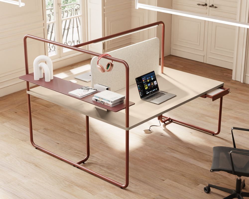 Bureau design et interactif : Itube combine esthétique moderne et modularité grâce à ses éléments distinctifs comme le pont et l’écran.