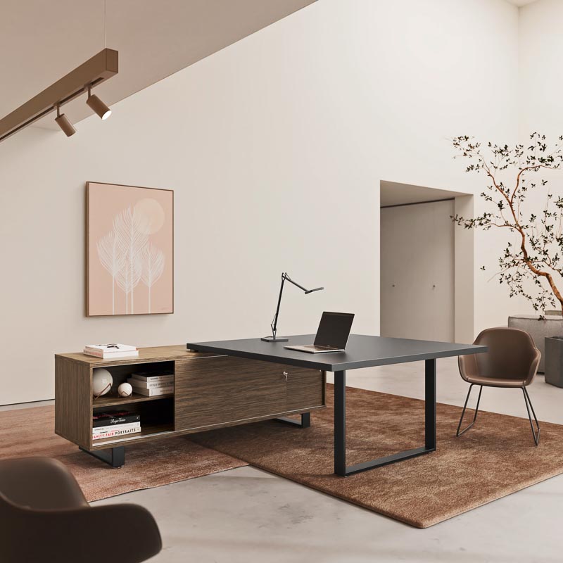 Mobilier de bureau design Archimede d’Alea, bureau directionnel sur mesure avec finition en métal et plateaux variés, pour une élégance contemporaine.