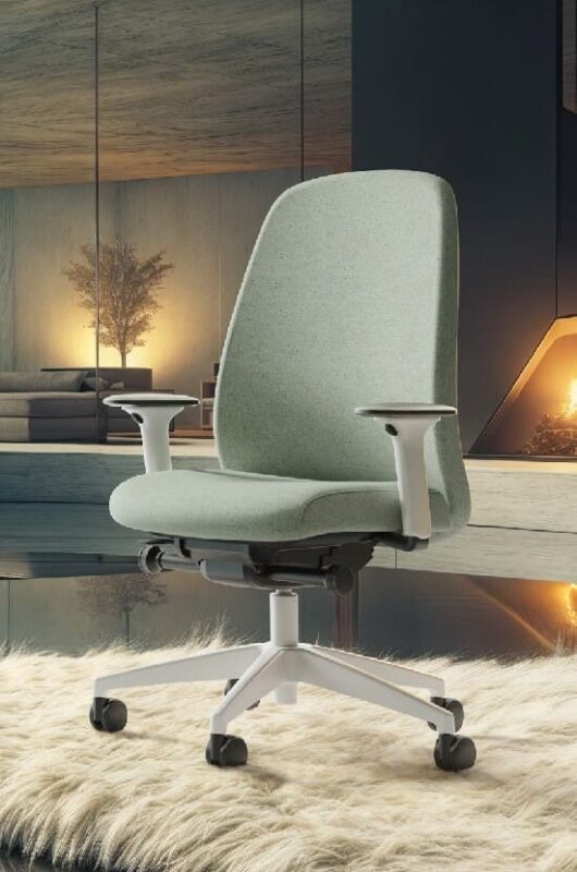 Fauteuil HEJ d'Interstuhl, design hygge, avec soutien lombaire intégré et assise rembourrée pour un confort exceptionnel.