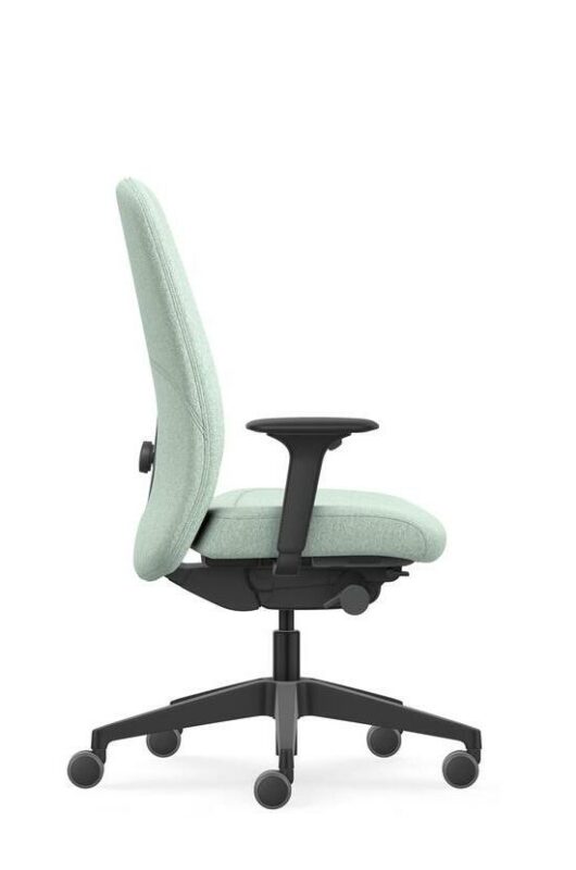 Dossier entièrement rembourré du fauteuil HEJ avec soutien lombaire intégré, offrant un soutien ergonomique et un style moderne.