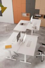 Bureau VIK d’ALEA installé dans un espace de coworking, offrant ergonomie et flexibilité pour un travail productif