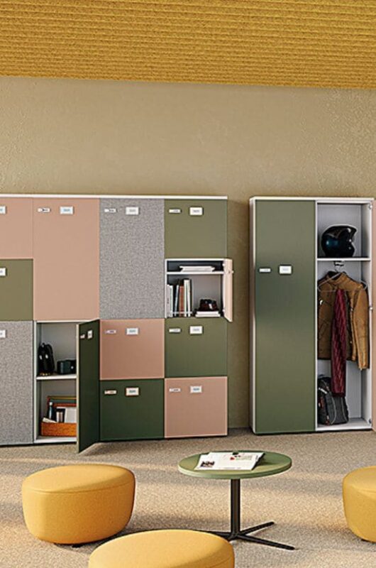 Casier bois rangement sécurisé Un espace bureau moderne avec des casiers bois élégants et pratiques, équipés de portes sécurisées et personnalisables.