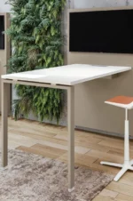 Modèle Atreo polyvalent : table de réunion classique ou table haute avec cloison technique intégrée pour les espaces de travail collaboratifs.