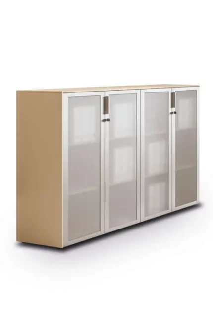 Solution de rangement moderne : armoire à portes battantes Novanta avec profil en aluminium et options de modularité.