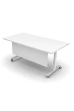 Table Club rabattable et mobile : Pratique et adaptable, cette table avec plateau rabattable se déplace facilement et permet de créer diverses configurations dans les espaces polyvalents.