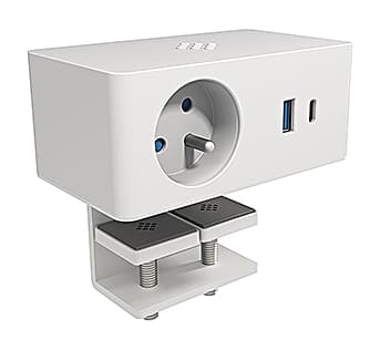 Boîte à prises Amtera avec fixation robuste, équipée d'une prise électrique, d'un port USB-A et USB-C pour un bureau fonctionnel.