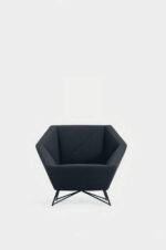 fauteuil 3Angle de Prostoria au design cristallin et aux formes angulaires, idéal pour les espaces de coworking et bureaux modernes