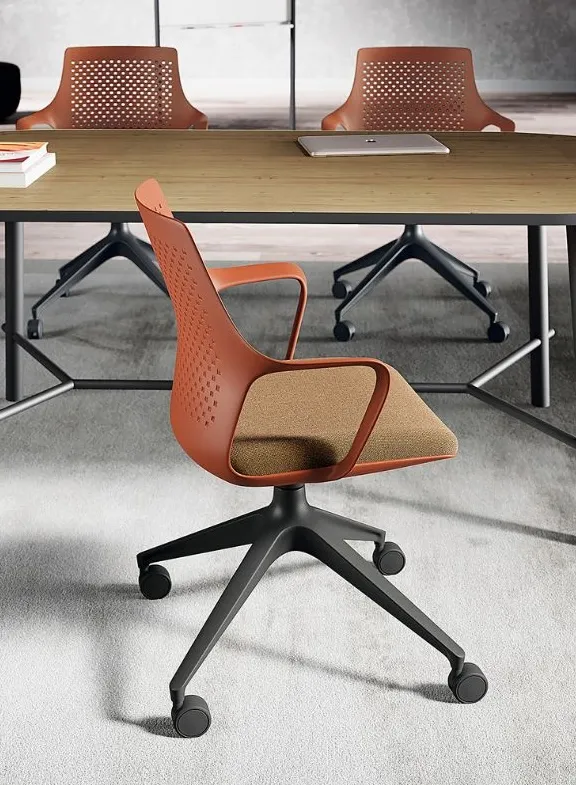 Avec son allure moderne et ses matériaux de qualité, le siège ICONE ergonomique est l’assise idéale pour vos environnements professionnels. Fixe ou ajustable, il offre confort et ergonomie tout en s’adaptant à votre style d’espace de travail.