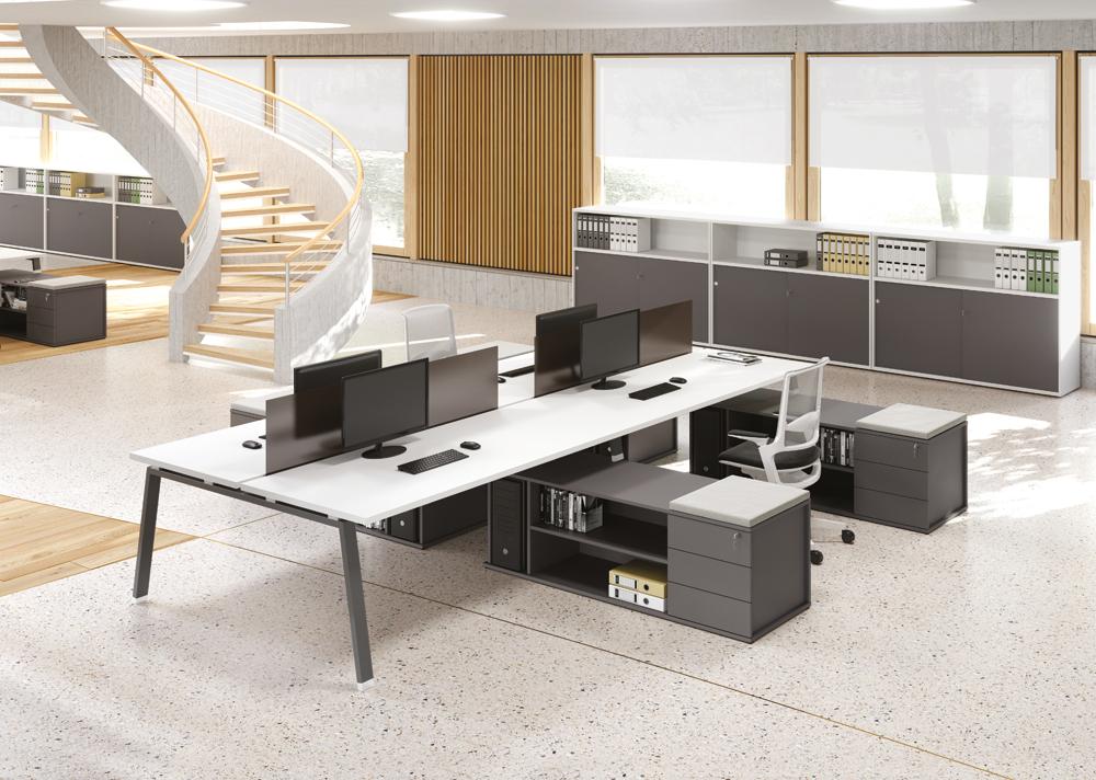 Bureau ergonomique et solutions de rangement dans un aménagement bureau professionnel signé Design Création Studio.