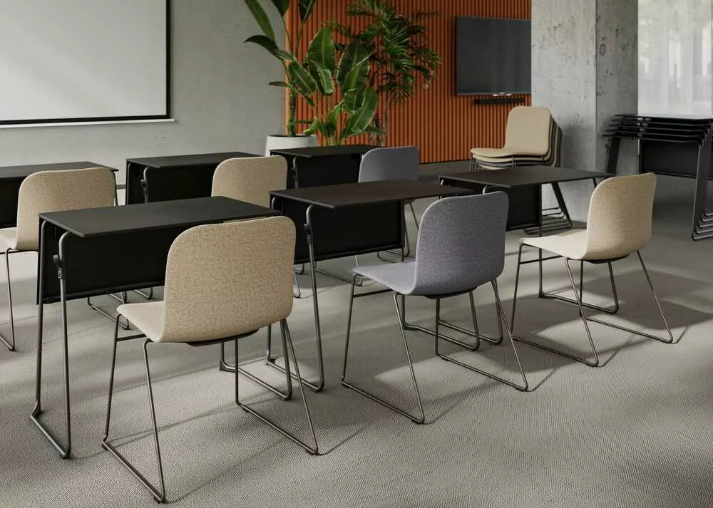 chaise empilable pour collectivité et espace de travail professionnel