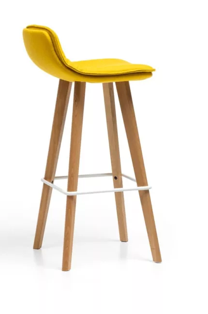 tabouret haut pied bois et assisie tissu pour espace de détentet et restauration