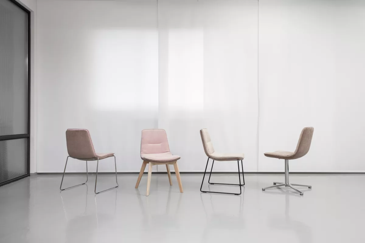 Chaise de salle de restauration professionnelle collection edge de Rim
